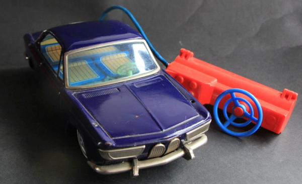 Bandai BMW 2000 CS Coupe 1967 Tinmodel with Batterydrive (8926)